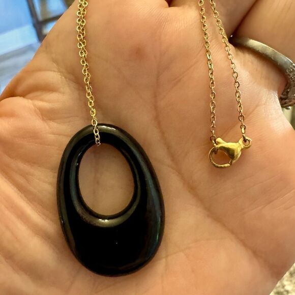 ⚜️New Gold chain necklace w black amulet pendant C9 - Picture 1 of 2